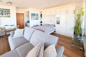 Panoramablick auf die Ostsee -                               Modernisiertes Apartment mit Eckbalkon – Die vollständige Adresse der Immobilie erhältst du vom Anbieter., 23570 Travemünde, Lübeck – Vorschaubild 9
