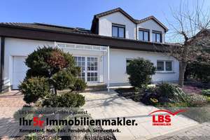 Ein echtes Juwel in beliebter Wohnlage!
-Exklusives Zweifamilienhaus  mit grüner Wohlfühloase-

 – Die vollständige Adresse der Immobilie erhältst du vom Anbieter., 76461 Muggensturm – Vorschaubild 1