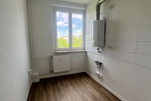 Große, helle 2-Zimmer-Wohnung mit Balkon und Wannenbad! – Niederseidewitzer Weg 10, 1257 Leuben (Stadtteil), Dresden – Vorschaubild 7