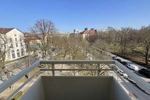 * Renoviertes Apartment in Haidhausen mit Balkon *