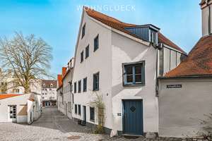 HISTORISCHES JUWEL: DENKMALGESCHÜTZTES STADTDOMIZIL MIT GARTEN