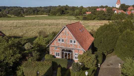 Bild von Historisches Fachwerkhaus in idyllischer Feldrandlage
