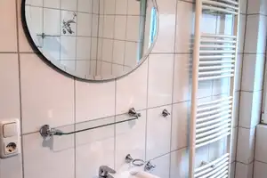 Großzügiges Einfamilienhaus mit ggf. zusätzlichem Baugrundstück, frisch renoviert, sofort verfügbar – Schartstr. 3, 52224 Aachen (Kreis) – Vorschaubild 14