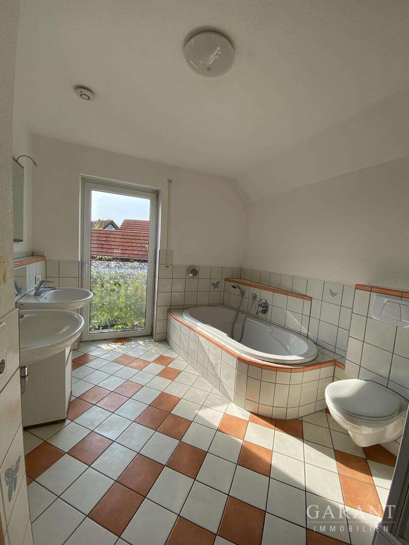 Immobilie in Schönbrunn i.Steigerwald - Haus mit Garten, Garage und Erdwärme für eine nette Familie! - Bild 2