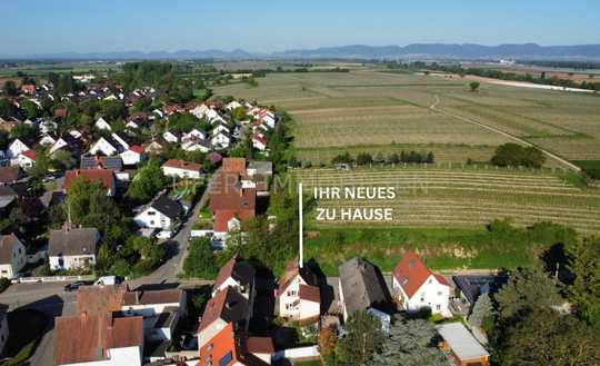 Verliebt ins Detail: Einfamilienhaus am Ortsrand mit Garten und Innenhof
