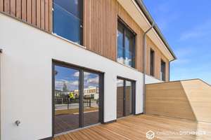 Exklusives Reiheneckhaus zur Miete in Neutraubling – nachhaltig, modern, hochwertig – Die vollständige Adresse der Immobilie erhältst du vom Anbieter., 93073 Neutraubling – Vorschaubild 1