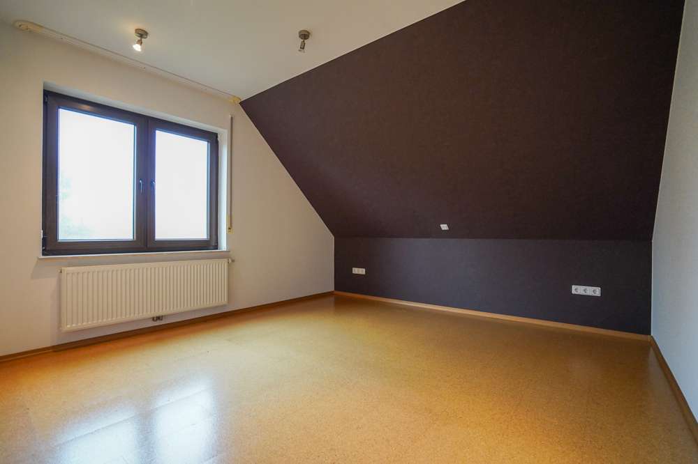 Immobilie in Hesel - * Einliegerwohnung * Staubsaugeranlage * Pferdeboxen * Top Lage * freier Blick * gute Bausubstanz - Bild 9