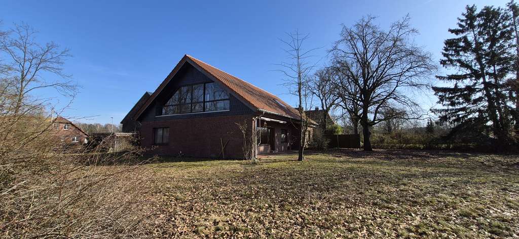Immobilie in Dannenberg - Geräumiges 1-2 Familienhaus mit PV-Anlage, Fernwärme, großes Grundstück in Feldrandlage - Bild 0