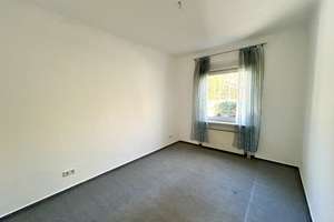 EG-Wohnung mit 335 m2 Gartenanteil: 4,5 Zimmer in Alt-Hohenschoenhausen – Die vollständige Adresse der Immobilie erhältst du vom Anbieter., 13053 Alt-Hohenschönhausen, Berlin – Vorschaubild 6