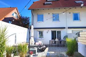 Moderne KfW 70-Doppelhaushälfte – Stilvoll Wohnen in begehrter Lage!