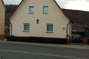 Attraktives Haus/ Wohnung mit vier Zimmern und Einbauküche in Klingenberg am Main