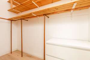 Helle Drei-Zimmer-Altbauwohnung im Hinterhaus mit Stuck und unverbaubarem Blick in den Park – Hasenheide 61, 10967 Neukölln (Ortsteil), Berlin – Vorschaubild 14