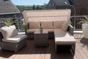 Neuwertige 2-Zimmer-Wohnung mit Sonnenterrasse und zwei Außenstellplätzen