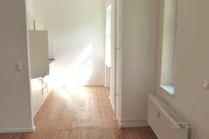 SEHR HELLE CHARMANTE 1 BIS 1,5 ZIM. MIT OFFENER EBK, ABGEZOGENE DIELEN UND BALKON IN RUHIGLAGE – Die vollständige Adresse der Immobilie erhältst du vom Anbieter., 10553 Moabit, Berlin – Vorschaubild 5