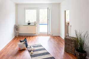 Singlewohnung mit Balkon zum fairen Preis – Arno-Schreiter-Str. 10, 9123 Chemnitz – Vorschaubild 1
