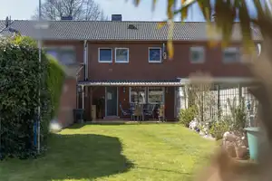 Stilvoll sanierten Reihenhauses mit idyllischem Garten in ruhiger Lage – Duisburg – Vorschaubild 16