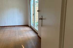 Charmantes 2,5-Zimmer-Einfamilien-Holzhaus in idyllischer Waldsiedlung mit großzügigem Garten  – In der Lohe 2, 85416 Langenbach – Vorschaubild 14