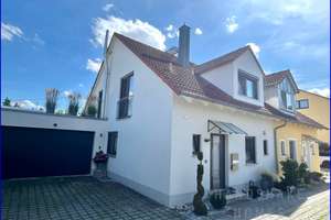 Exklusiv wohnen in Bestlage – hochwertige DHH mit PV, Garage & Top-Ausstattung – Die vollständige Adresse der Immobilie erhältst du vom Anbieter., 85107 Baar-Ebenhausen – Vorschaubild 1