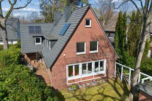 Großzügiges Einfamilienhaus, Garten & Wellnessbereich – viel Platz für die ganze Familie – Die vollständige Adresse der Immobilie erhältst du vom Anbieter., 22559 Rissen, Hamburg – Vorschaubild 1