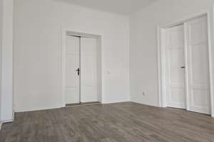 Geräumige und sonnige Wohnung direkt neben Theater zu vermieten. – Demianiplatz 29-30, 2826 Innenstadt, Görlitz – Vorschaubild 4