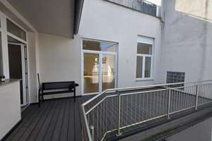 Stilvolles Wohnen in Krefeld: 3-Zimmer mit moderner Einbauküche & großer Terrasse