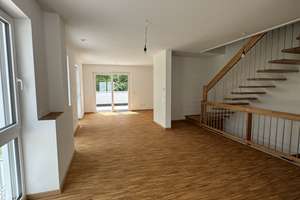 Neubau - exklusive DHH mit Einliegerwohnung in Bestlage von Würzburg Versbach (Steinlein) !
