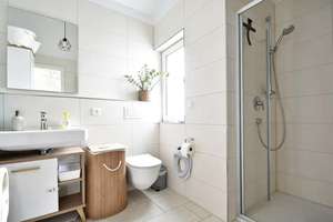 Moderne lichtdurchflutete 4-Zimmer-Wohnung | Balkon & Garage | EBK | 3 Min U-Bahn | Nähe Uni Hohenh – Die vollständige Adresse der Immobilie erhältst du vom Anbieter., 70599 Plieningen (Ortsteil), Stuttgart – Vorschaubild 4