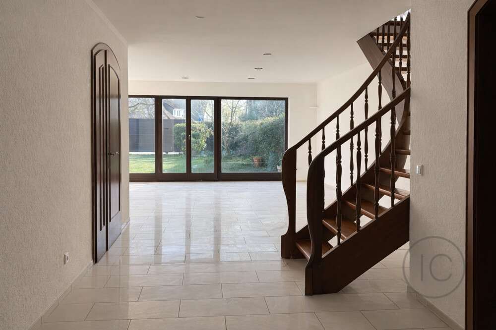 Immobilie in Hilden - Mehrfamilienhaus in Hilden mit drei Einheiten und Entwicklungspotenzial - Bild 2