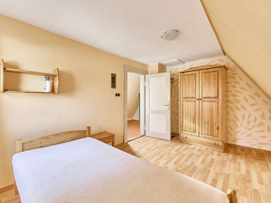 Schlafzimmer 1