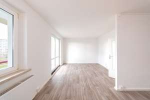 frisch sanierte 2-Raum-Wohnung mit Aufzug und großem Balkon