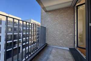 Lichtdurchflutete 3-Zimmerwohnung an der Spree mit Balkon und Einbauküche – Hedwig-Porschütz-Str. 8, 10557 Berlin – Vorschaubild 11