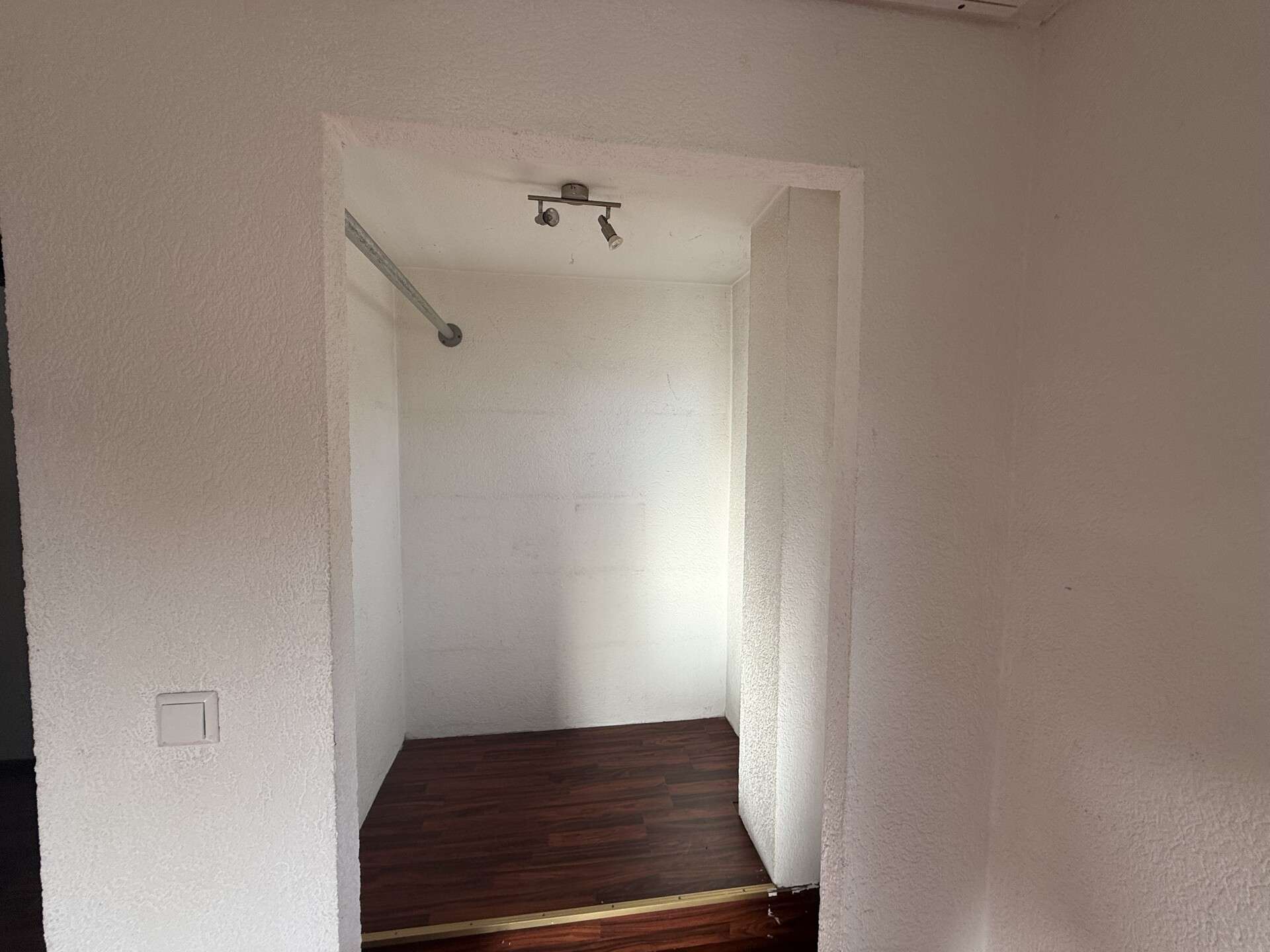 Immobilie in Neuhausen auf den Fildern - Doppelhaushälfte mit Potenzial in zentraler Lage von Neuhausen - provisionsfrei! - Bild 9