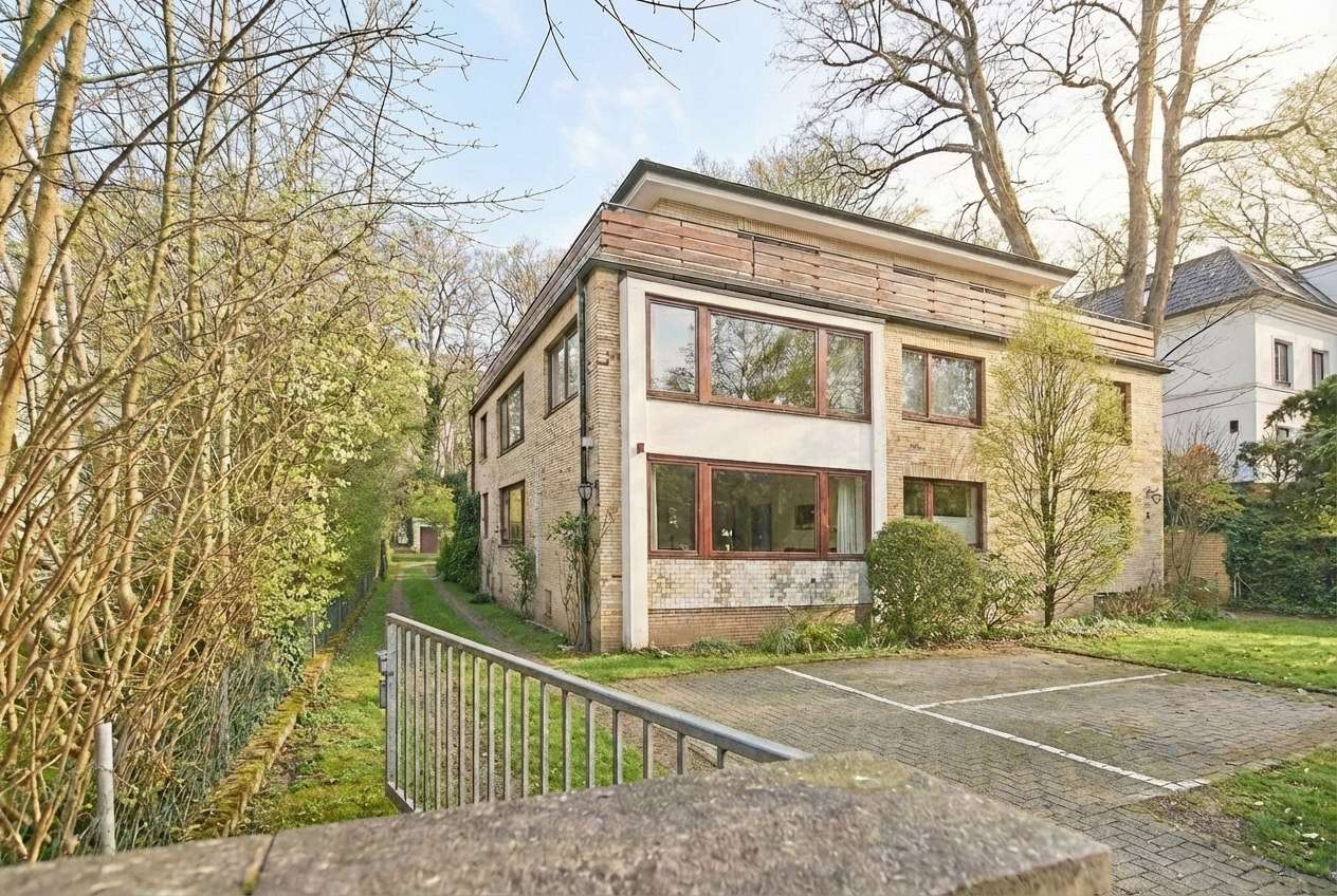 Sonniges Penthouse mitten in Blankenese mit umlaufender Terrasse und Blick in den Park, Hamburg – Bild 2