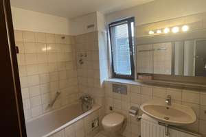 Exklusive 3-Zimmer-Wohnung mit EBK, Gäste-WC mit Dusche und Stellplatz nahe Dus Zoopark, ruhige lage – Marie-Juchacz-Straße 9, 40470 Mörsenbroich, Düsseldorf – Vorschaubild 8