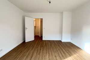 komplett SANIERT + sofort FREI + 2,5 Zimmer-Wohnung + EBK + Süd-Loggia in Lankwitz + Fensterbad – Berlin – Vorschaubild 4