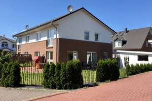 Moderne Doppelhaushälfte – Die vollständige Adresse der Immobilie erhältst du vom Anbieter., 24161 Altenholz – Vorschaubild 1