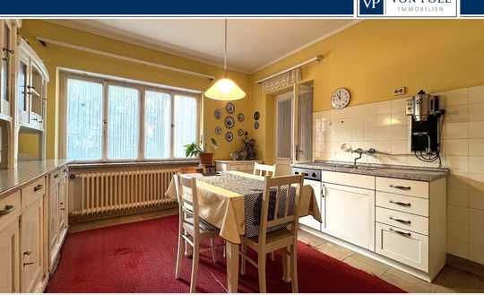 Charaktervolles Einfamilienhaus mit großem Garten und separatem Baugrundstück