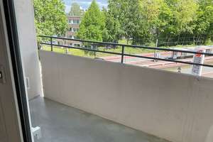 Helle 2 Zimmer & Balkon in grüner Citylage - renoviert, guter Schnitt, Wannenbad, Aufzug – Kurt-Schumacher-Straße 28, 33615 Schildesche, Bielefeld – Vorschaubild 3