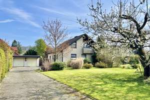 Einfamilienhaus mit großem Garten und Doppelgarage – Die vollständige Adresse der Immobilie erhältst du vom Anbieter., 32756 Detmold – Vorschaubild 2