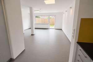  Doppelhaushälfte mit 3 Bäder, 4  WCs, Kamin,  Terrasse & Marquardt-Küche in Nürnberg-Gar – Germersheimer Straße 125, 90469 Trierer Straße, Nürnberg – Vorschaubild 3