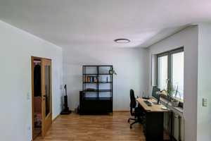 Helle 2-Zimmer-Wohnung mit Loggia, großem Kellerraum und Tiefgaragenstellplatz in zentraler Lage – Bielefeld – Vorschaubild 3