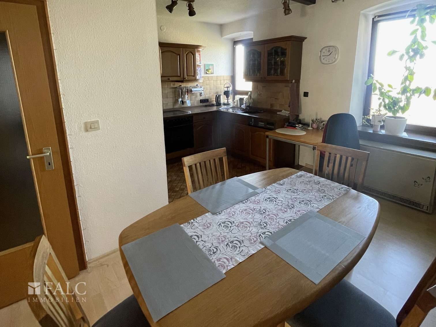 Immobilie in Mandelbachtal - Zweifamilienhaus mit Halle, Werkstatt und Garagen - Bild 9