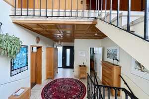 Geschmackvolles Architektenhaus mit offener Galerie • Eingangsbereich mit Kamin • Laubenheim – Mainz – Vorschaubild 12