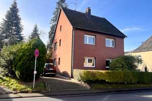 Einfamilienhaus mit 5 Zimmern und Garage in Hennef (Sieg) mit Möglichkeit zur weiteren Bebauung – Stoßdorfer Straße 36, 53773 Hennef (Sieg) – Vorschaubild 1