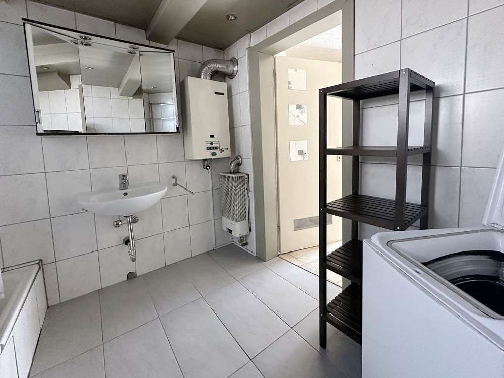 Immobilie in Böhl-Iggelheim - Spitzenpreis: Renovierungsbedürftiges Haus mit großem Grundstück, Innenhof und ausbaufähiger Scheune - Bild 9