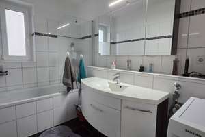 Remscheid Innenstadt - 4-Zimmer-Wohnung mit Balkon & Tiefgarage – Die vollständige Adresse der Immobilie erhältst du vom Anbieter., 42853 Mitte, Remscheid – Vorschaubild 2