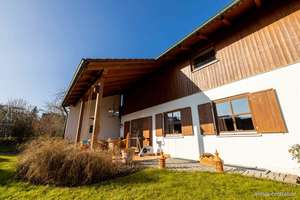 RE/MAX - Großzügiges Haus zum Kaufen mit spanischem Flair! – Die vollständige Adresse der Immobilie erhältst du vom Anbieter., 84184 Tiefenbach – Vorschaubild 1