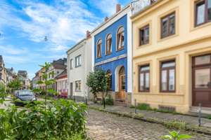 Ein blaues Haus im Viertel – voller Geschichte, Charme und Möglichkeiten – Die vollständige Adresse der Immobilie erhältst du vom Anbieter., 28203 Ostertor, Bremen – Vorschaubild 28
