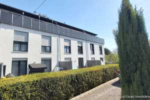 *Gehobenes und modernes Niedrigenergie Reiheneckhaus mit Terrasse und Garten in bevorzugter Lage* – Main-Taunus-Kreis – Vorschaubild 1