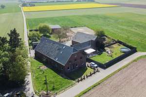 Pferdehof in Alleinlage von Xanten-Vynen mit 10 Boxen Nebengebäuden Weiden und Reitplatz